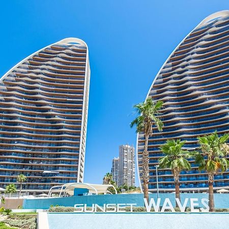 Sunset Waves Deluxe Apartments Poniente Beach Resort Бенидорм Экстерьер фото