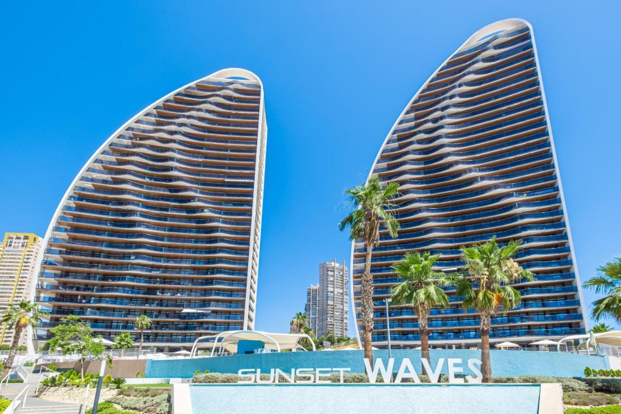 Sunset Waves Deluxe Apartments Poniente Beach Resort Бенидорм Экстерьер фото