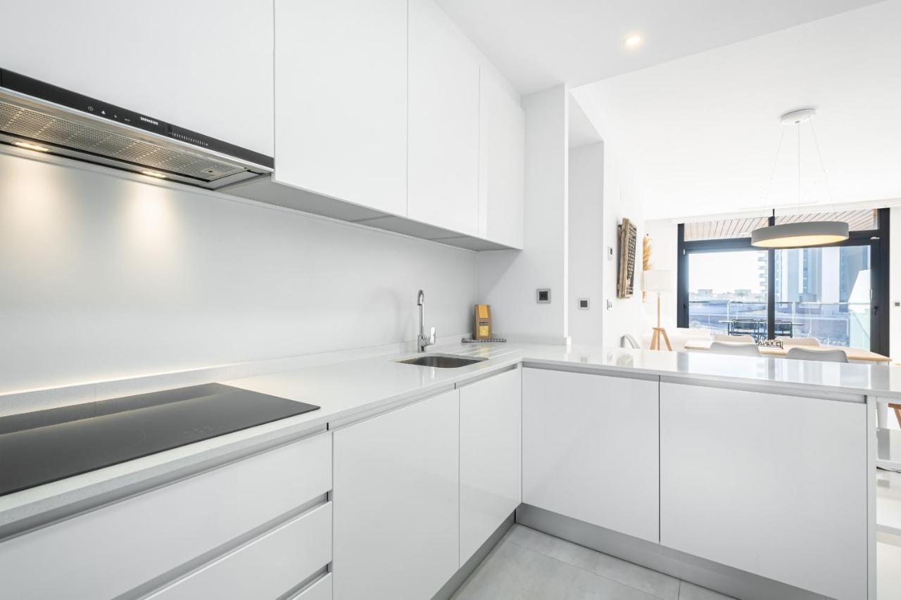 Sunset Waves Deluxe Apartments Poniente Beach Resort Бенидорм Экстерьер фото